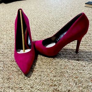 NIB Ann Taylor LOFT Berry suede heels sz 9